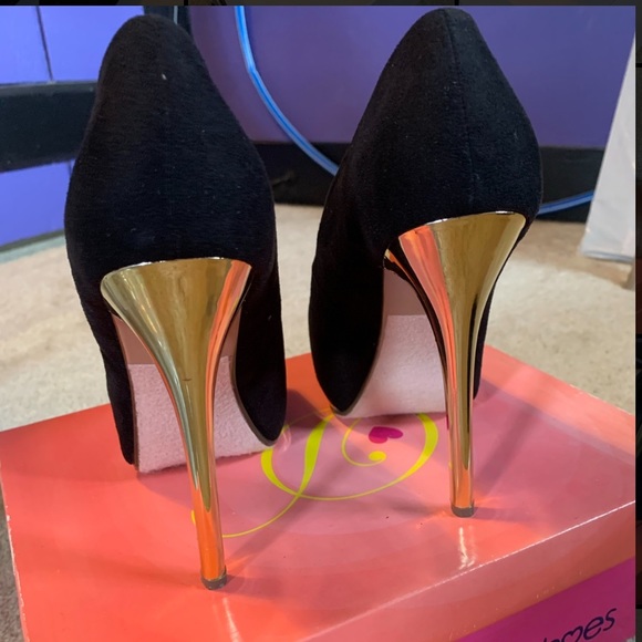 Black and Gold Platform Peep Toe Heels - Picture 4 of 5